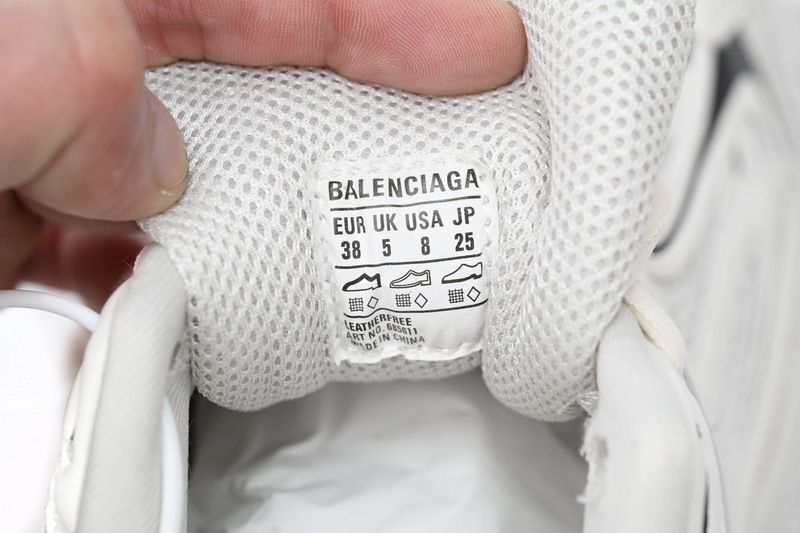  Balenciaga Defender Off-White  685611 W2RAA 9110