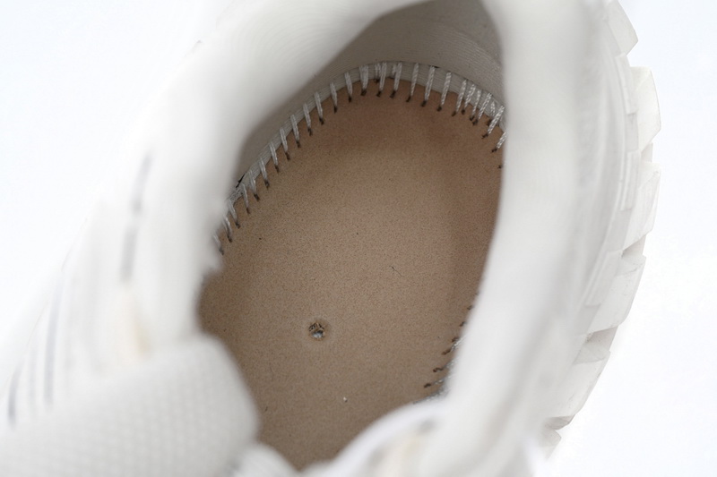  Balenciaga Defender Off-White  685611 W2RAA 9110