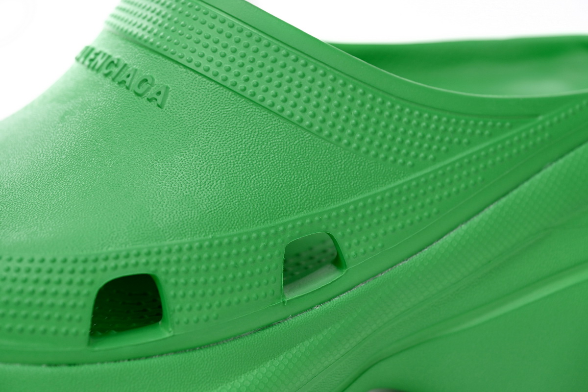 Ba*len*cia*ga pool crocs green 677386 w1s8e 3033