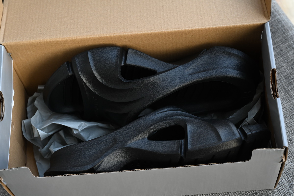 BALENCIAGA Black 653873W3CE21000