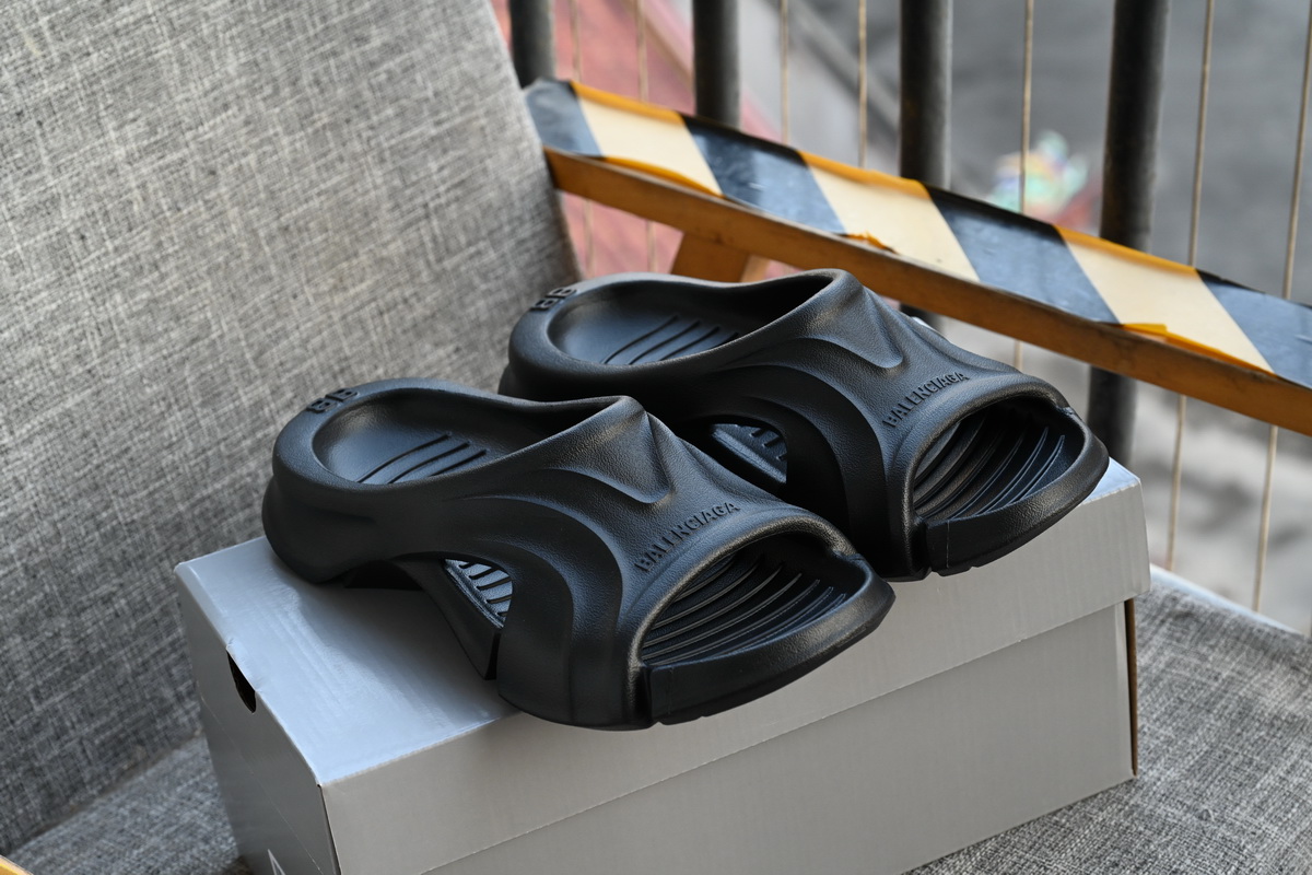 BALENCIAGA Black 653873W3CE21000