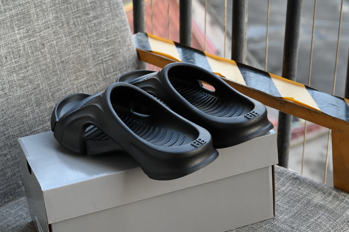 BALENCIAGA Black 653873W3CE21000