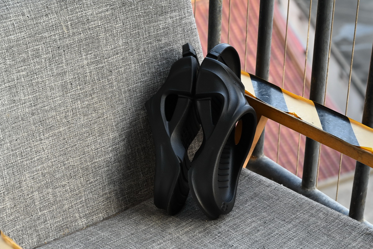 BALENCIAGA Black 653873W3CE21000