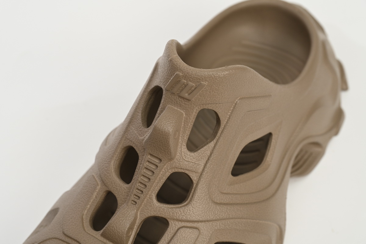 BALENCIAGA Brown 735249 W3CES 2000