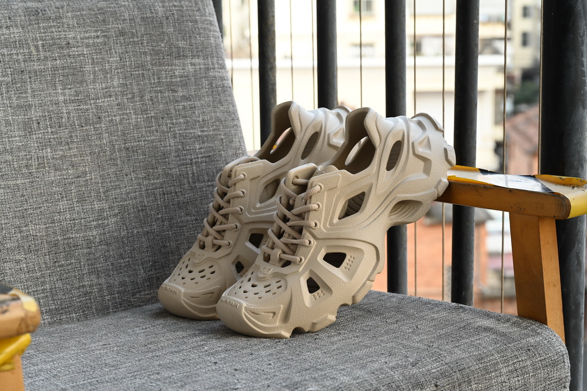 BALENCIAGA CreamColoured  702416W3CES9300