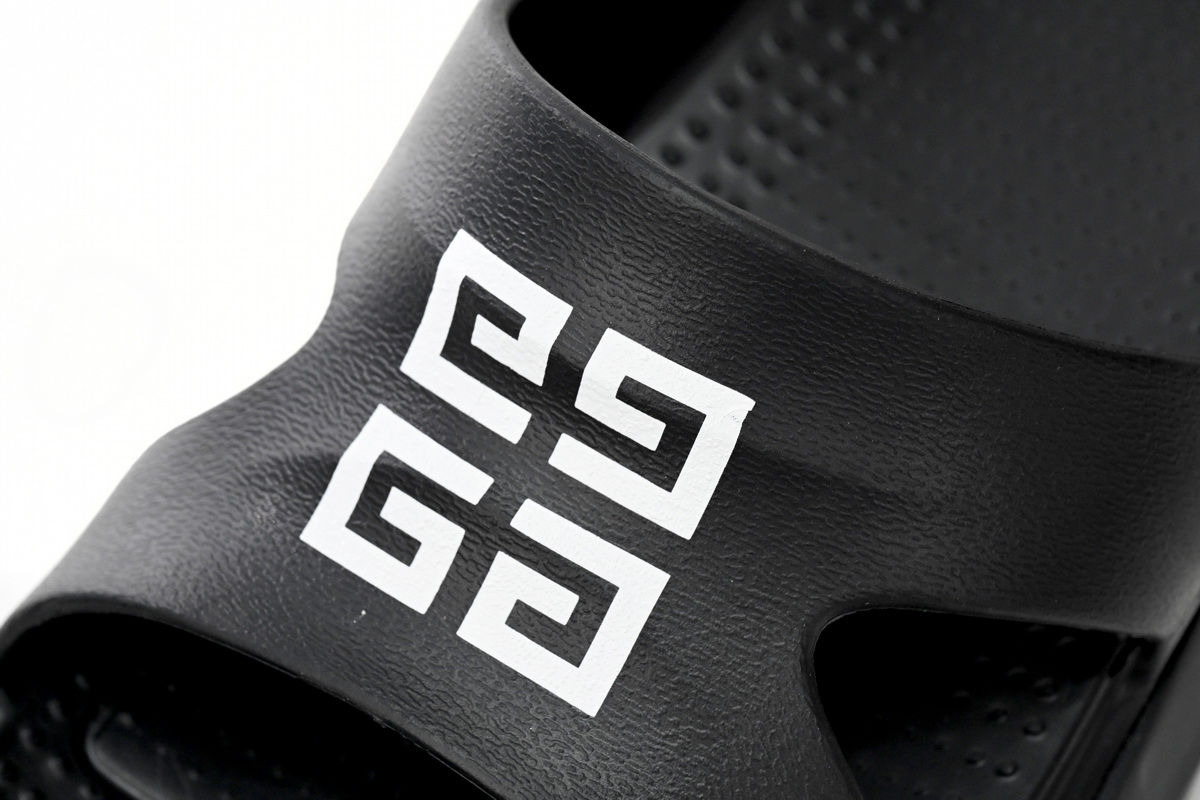 Givenchy Marshmallow Black BH301AH19Y-001