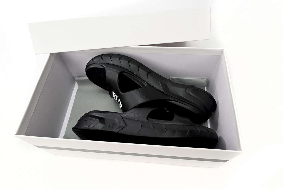 Givenchy Marshmallow Black BH301AH19Y-001