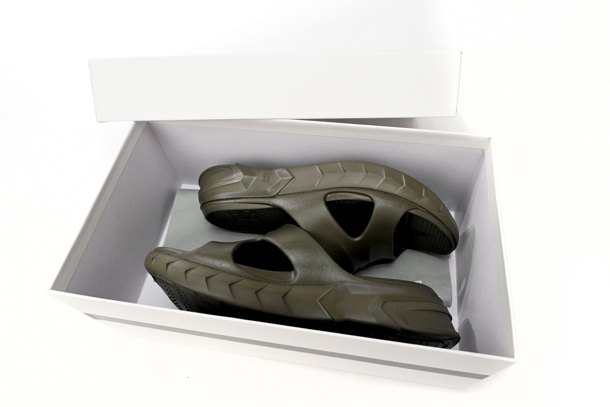 Givenchy Marshmallow Green  BH301AHOW4-306