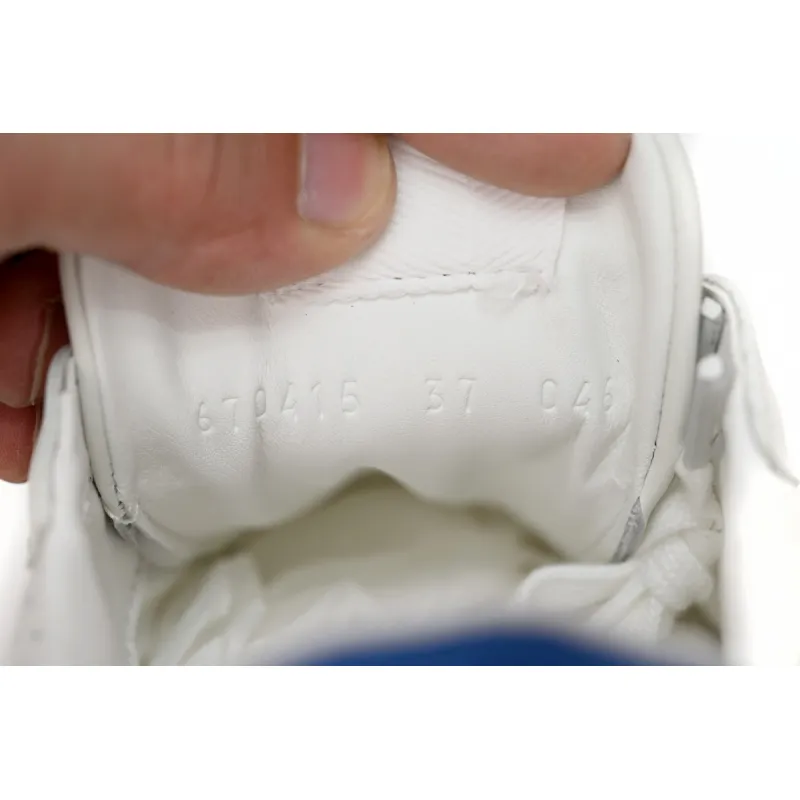  GUCCI Chunky B White and Blue Tail 669698 UPG10 9060