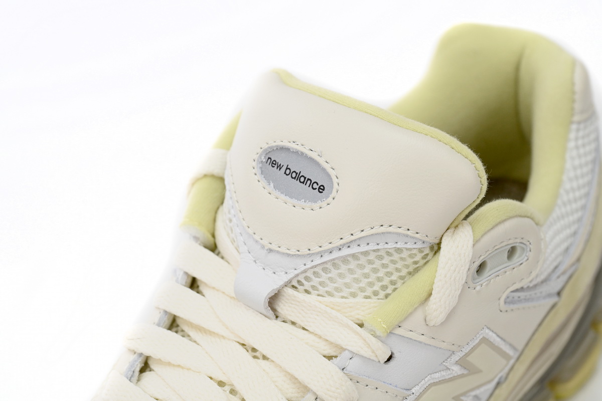 New Balance 2002R AURALEE White M2002RA1