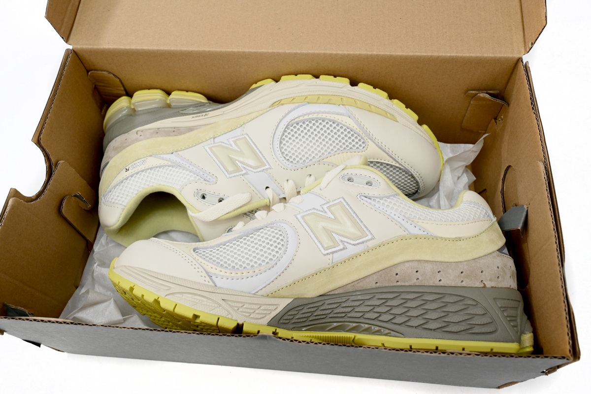 New Balance 2002R AURALEE White M2002RA1