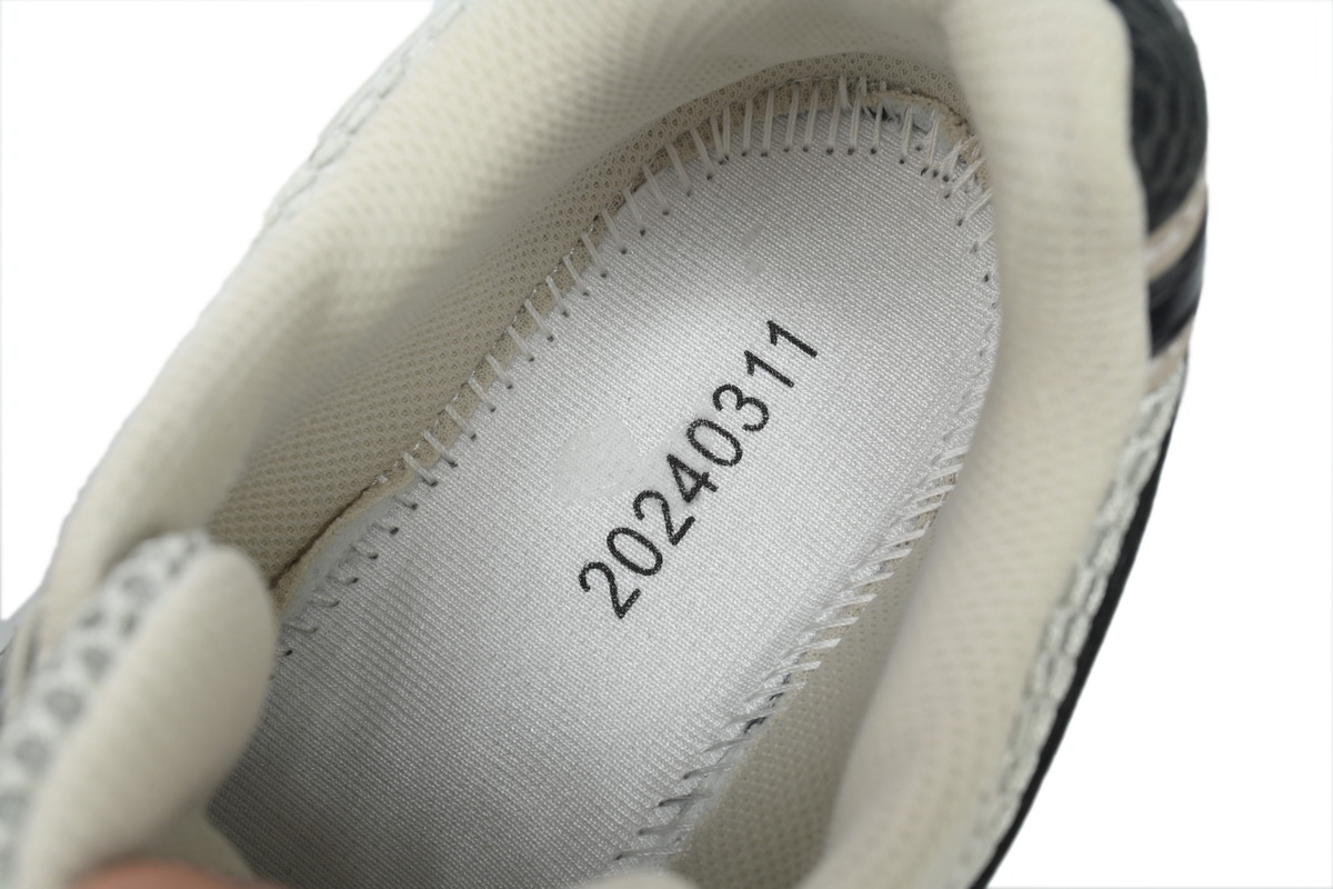 As*ic*s gel kayano 14 