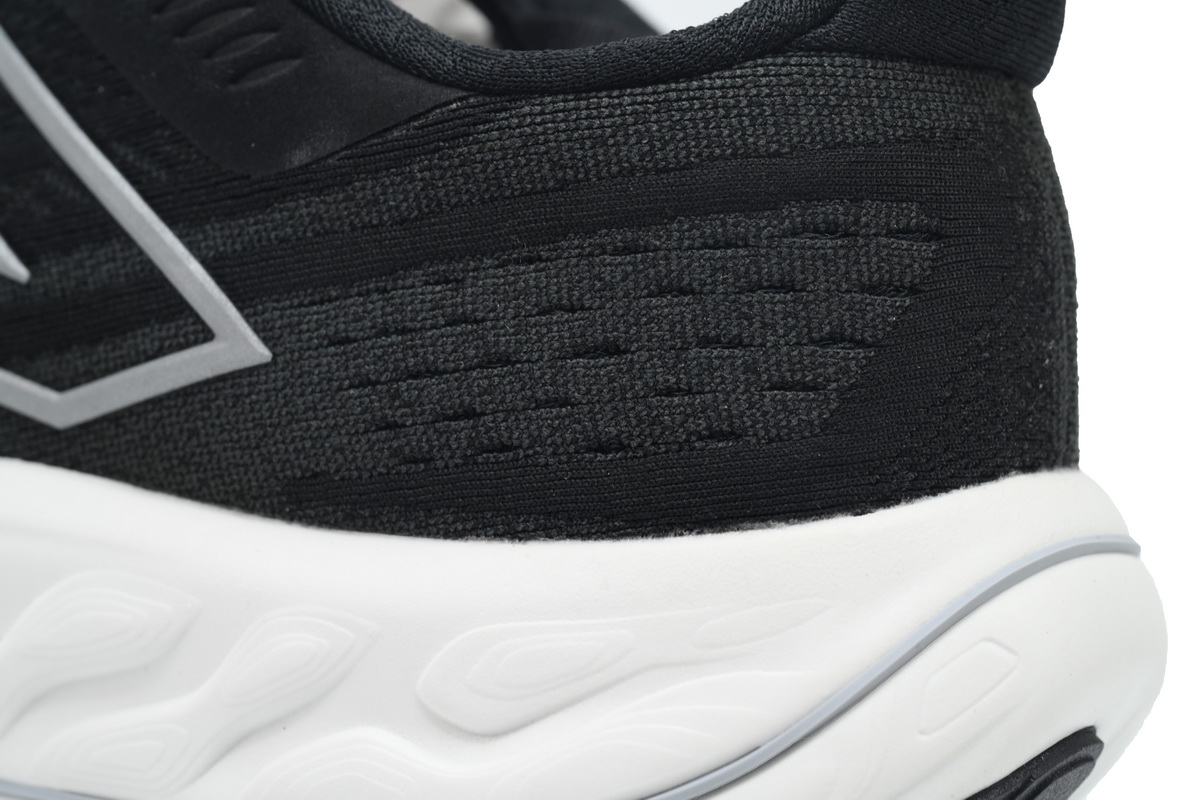 Fresh Foam X Vongo v6 'Black and White'  MVNGOLK6 