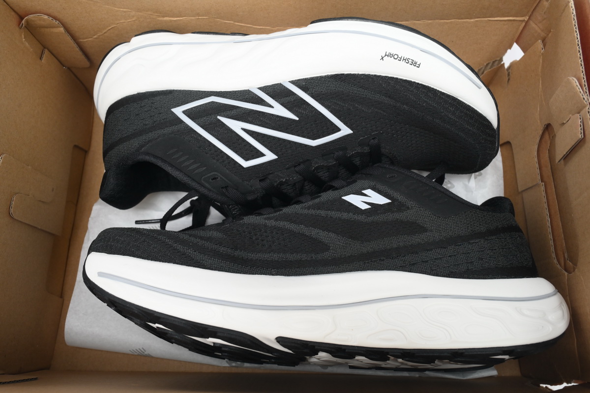 Fresh Foam X Vongo v6 'Black and White'  MVNGOLK6 