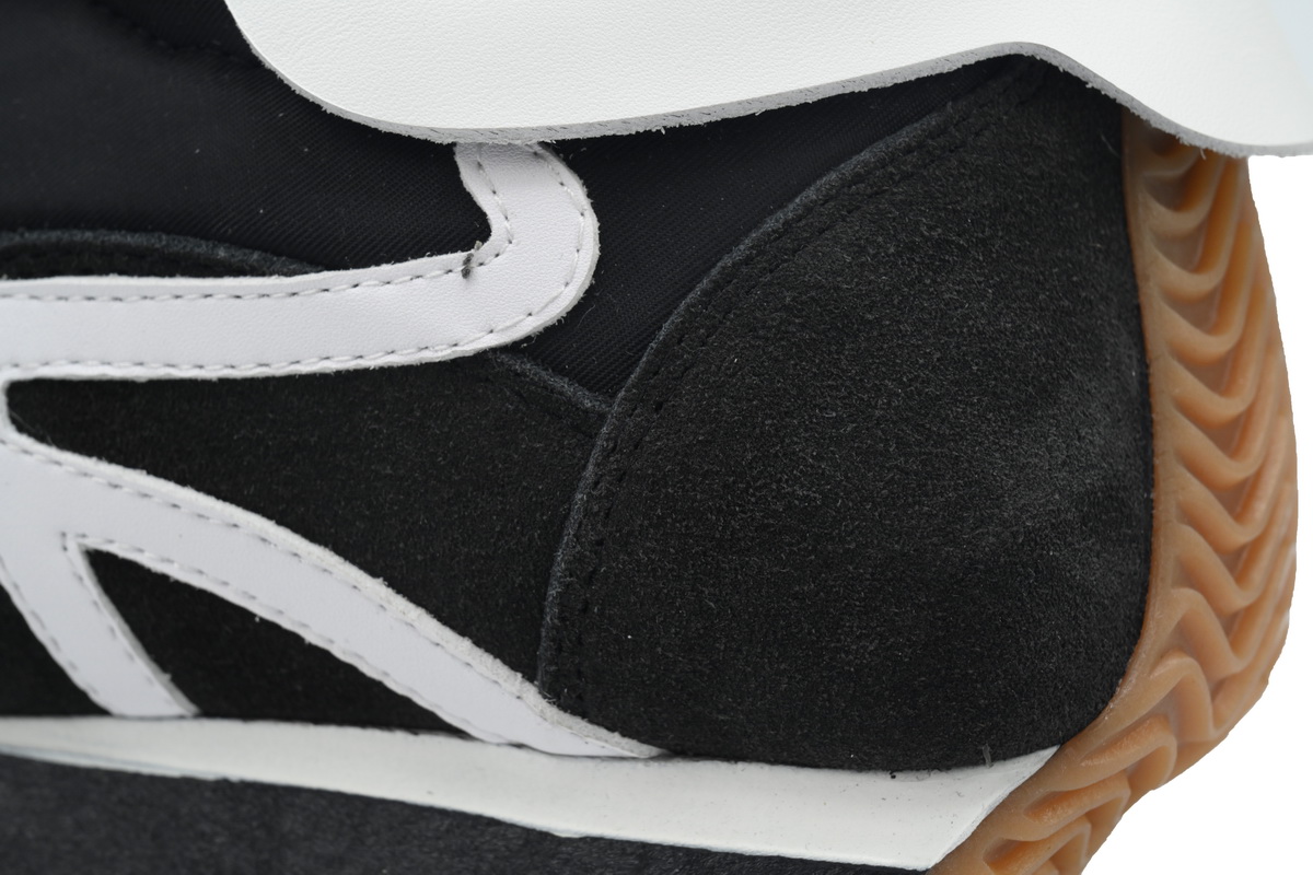  LOEWE Flow Runner Black and White