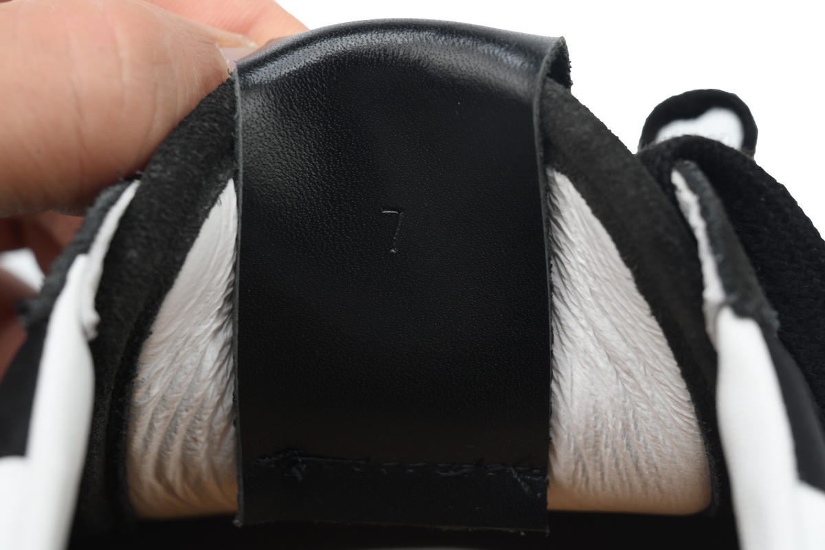  LOEWE Flow Runner Black and White