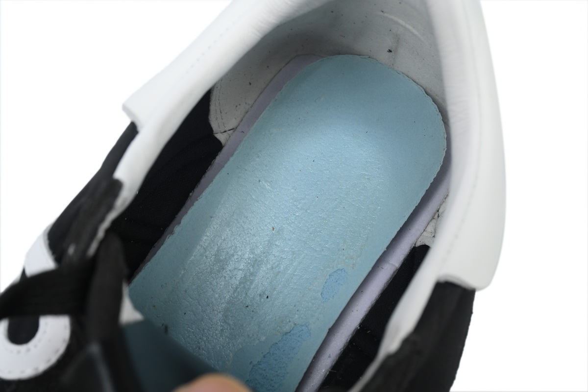  LOEWE Flow Runner Black and White