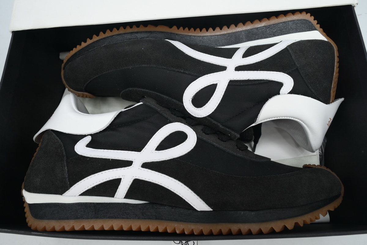  LOEWE Flow Runner Black and White