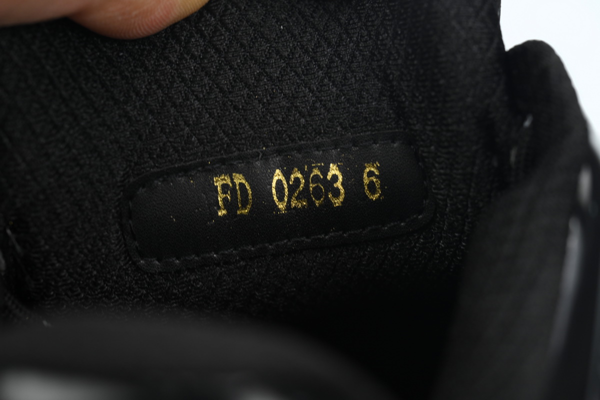 LOUIS VUITTON Discovery Lace Up Black and White Silver  