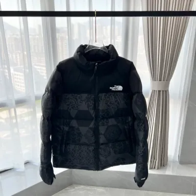 The North Face Splicing White And Black Paper Cuttings 01