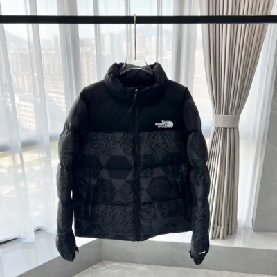 The North Face Splicing White And Black Paper Cuttings 01