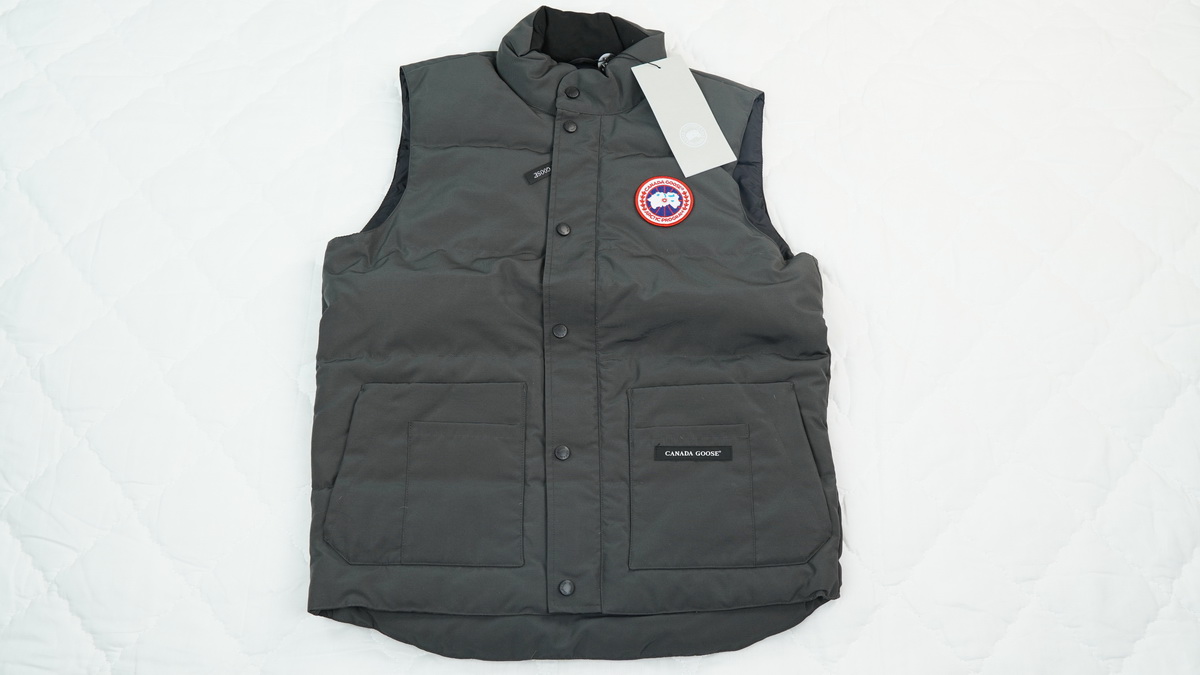 Can*a Go*e outdoor sports down vest black