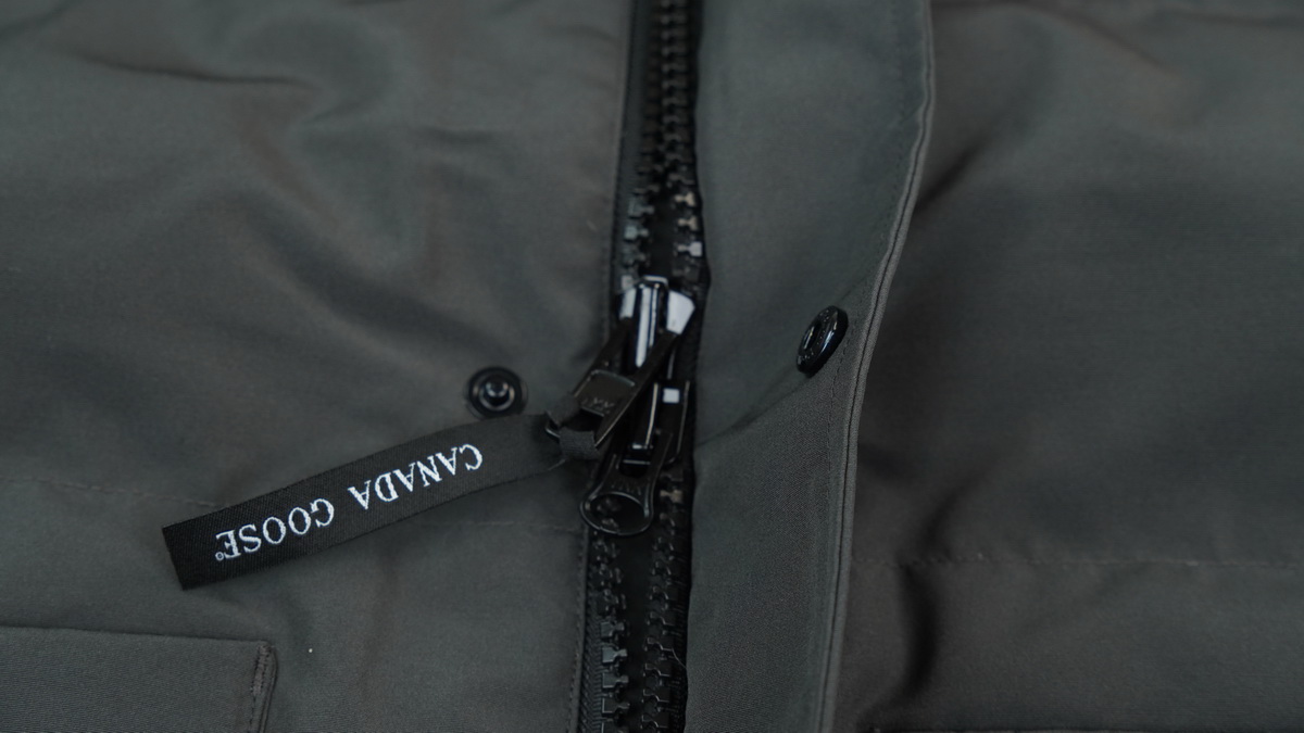 Can*a Go*e outdoor sports down vest black