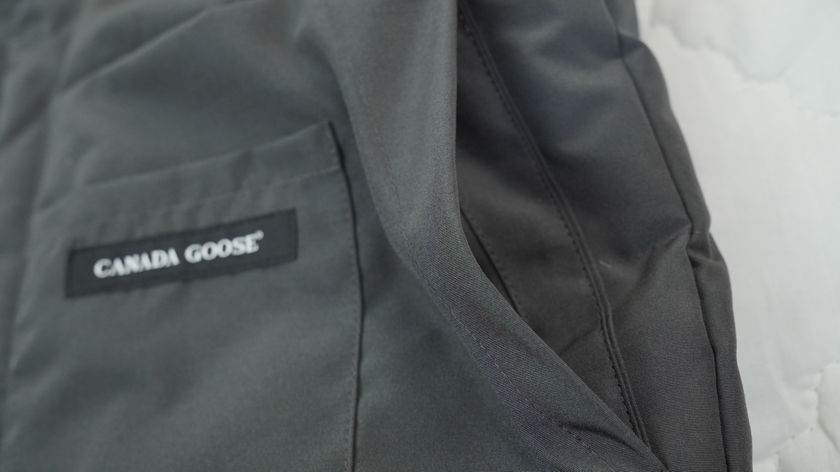 Can*a Go*e outdoor sports down vest black