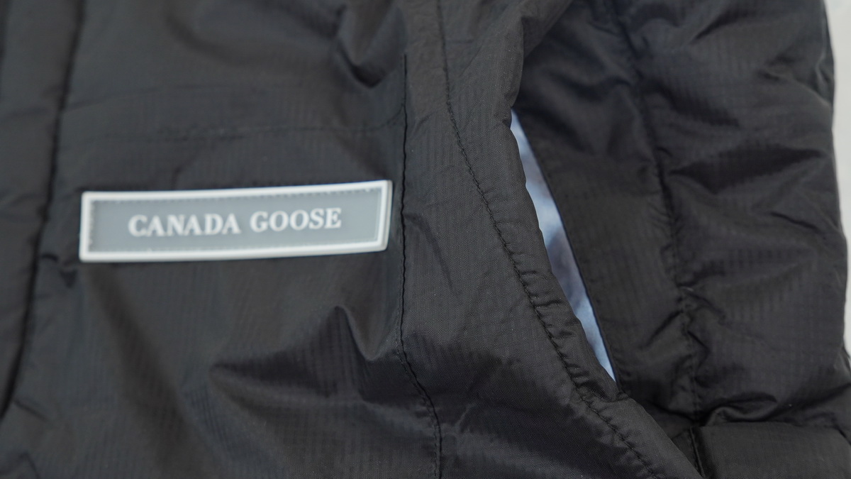 Can*a Go*e outdoor sports down vest glacier black