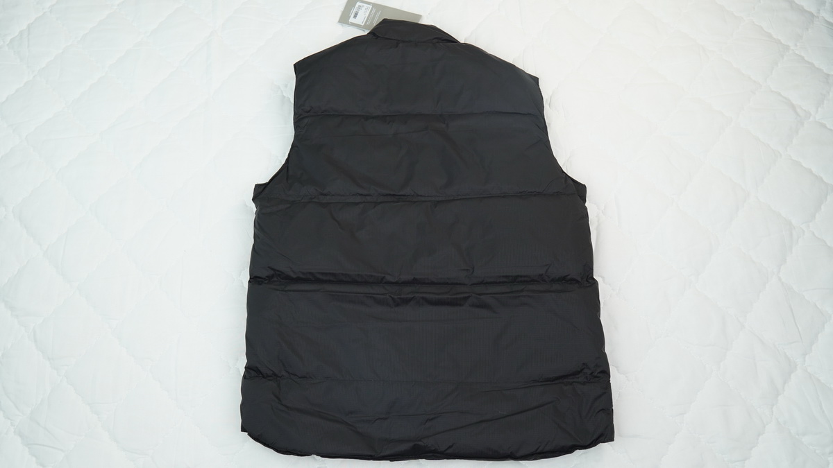Can*a Go*e outdoor sports down vest glacier black
