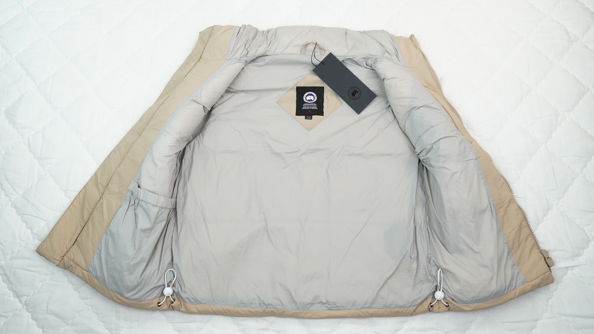 Can*a Go*e outdoor sports down vest glacier khaki