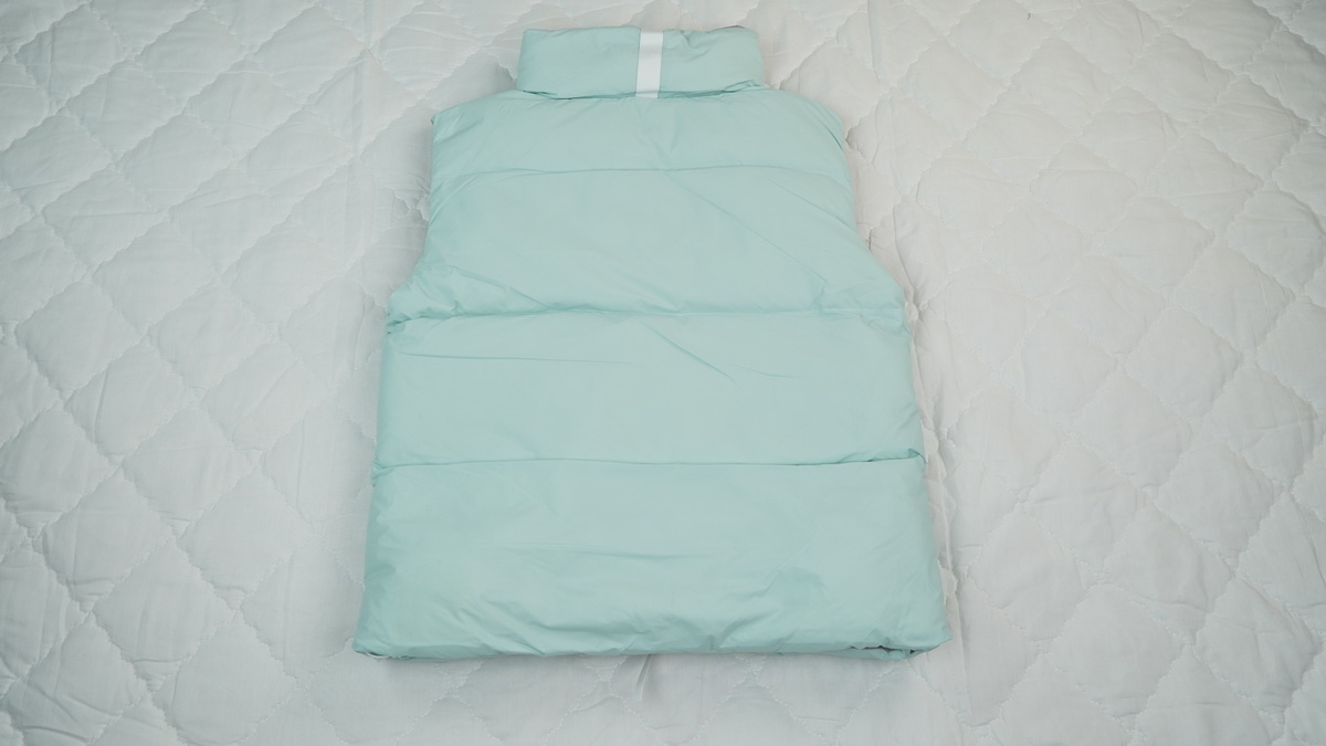 Can*a Go*e outdoor sports down vest glacier water blue