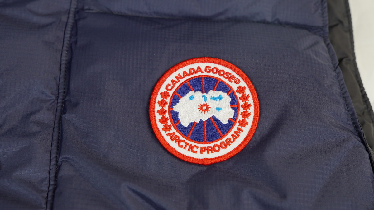 Can*a Go*e outdoor sports down vest navy blue
