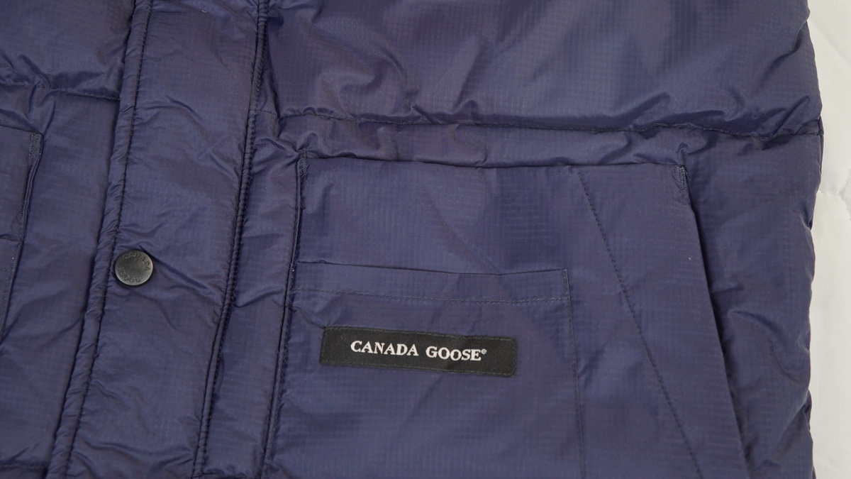 Can*a Go*e outdoor sports down vest navy blue
