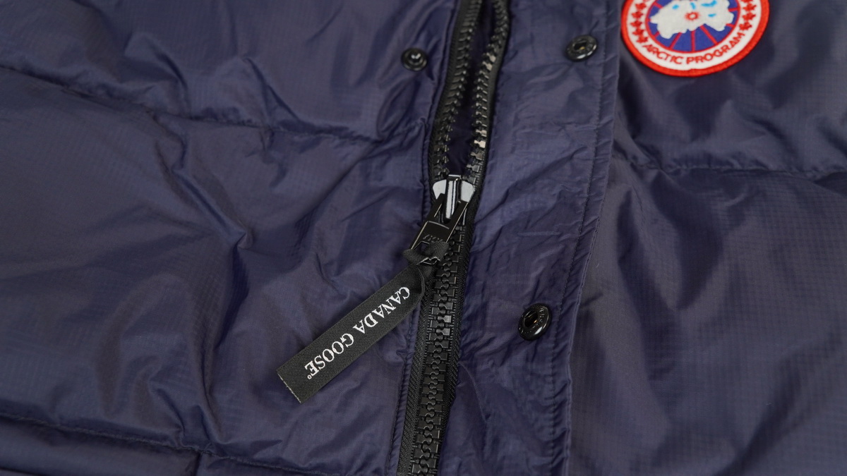 Can*a Go*e outdoor sports down vest navy blue