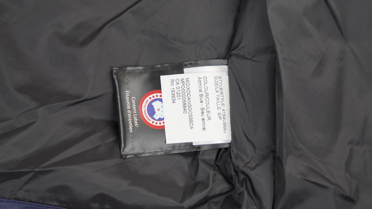 Can*a Go*e outdoor sports down vest navy blue
