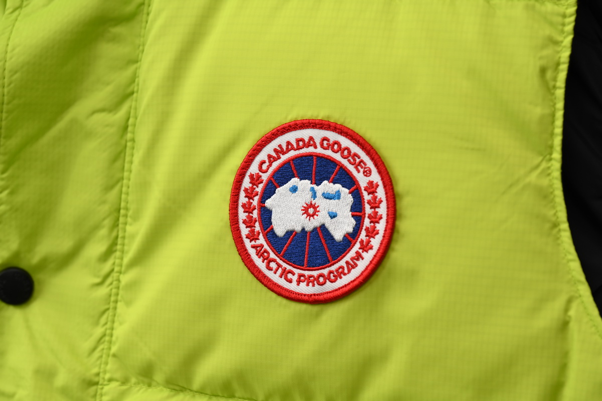 Can*a Go*e outdoor sports down vest navy fluorescent green