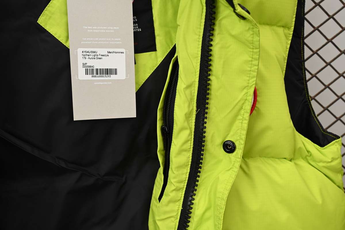 Can*a Go*e outdoor sports down vest navy fluorescent green