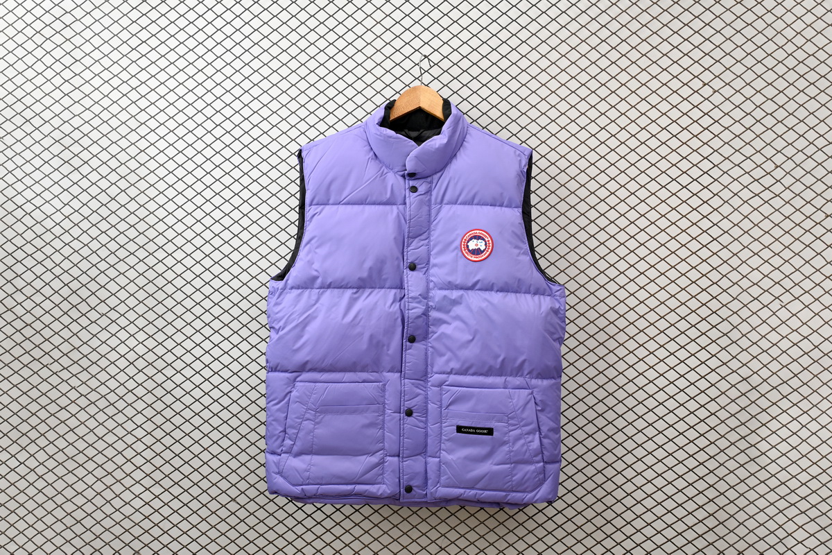 Can*a Go*e outdoor sports down vest navy purple