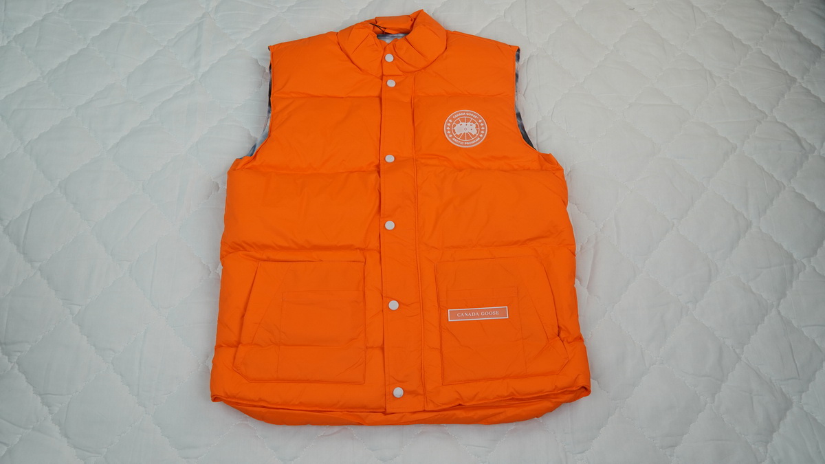 Can*a Go*e outdoor sports down vest orange