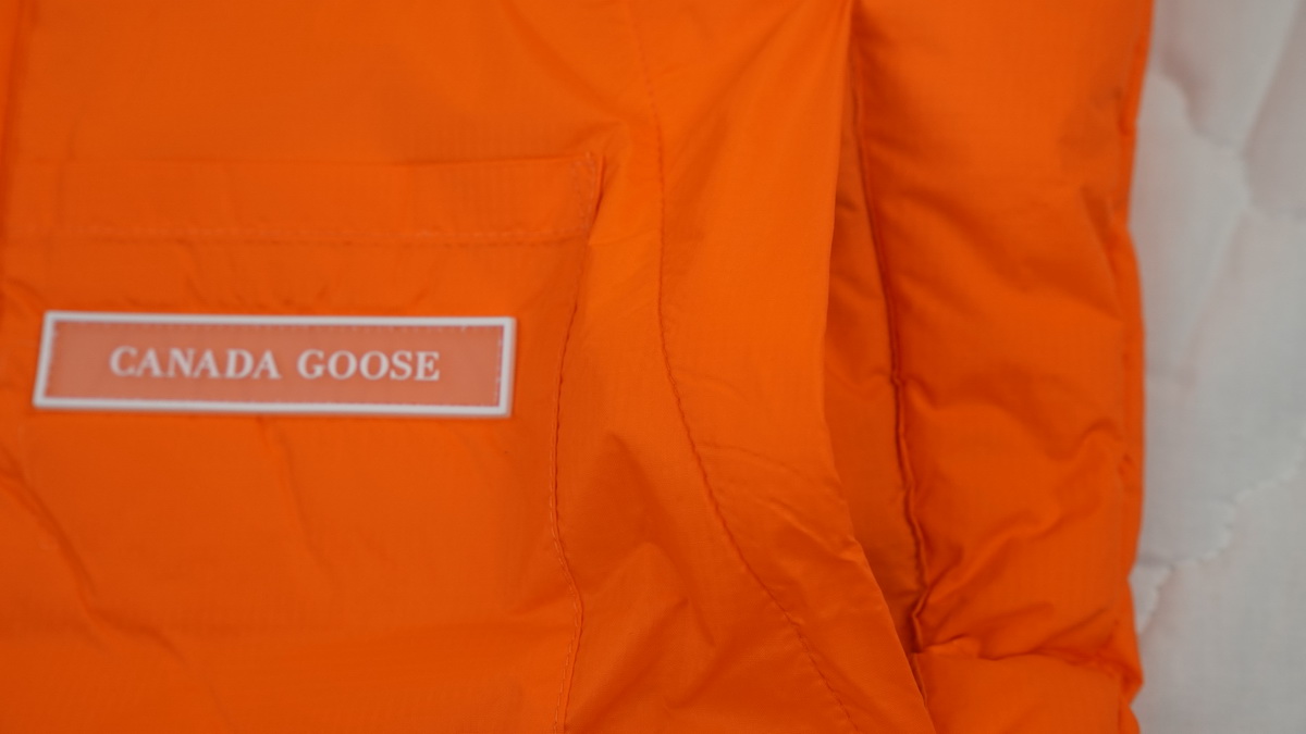 Can*a Go*e outdoor sports down vest orange