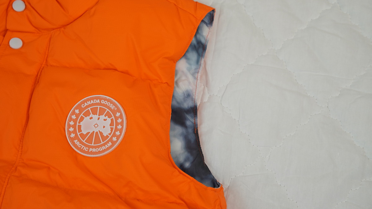 Can*a Go*e outdoor sports down vest orange