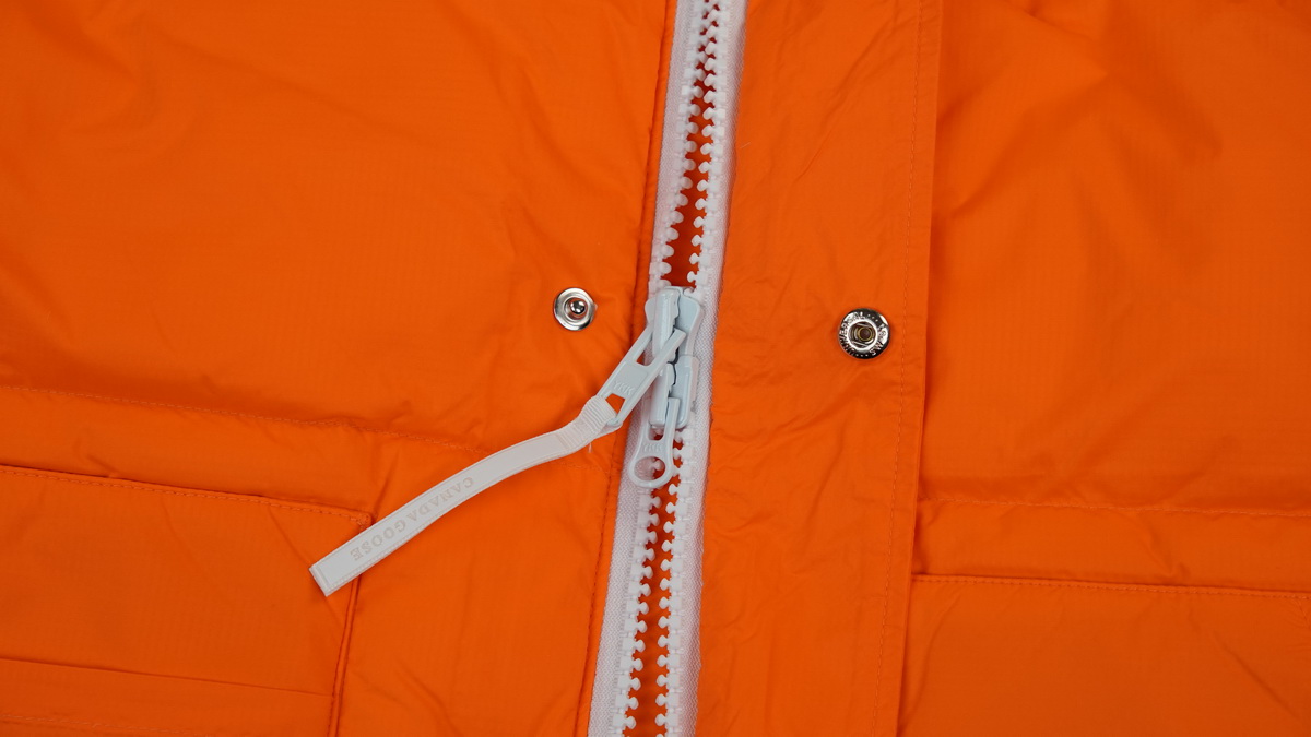 Can*a Go*e outdoor sports down vest orange