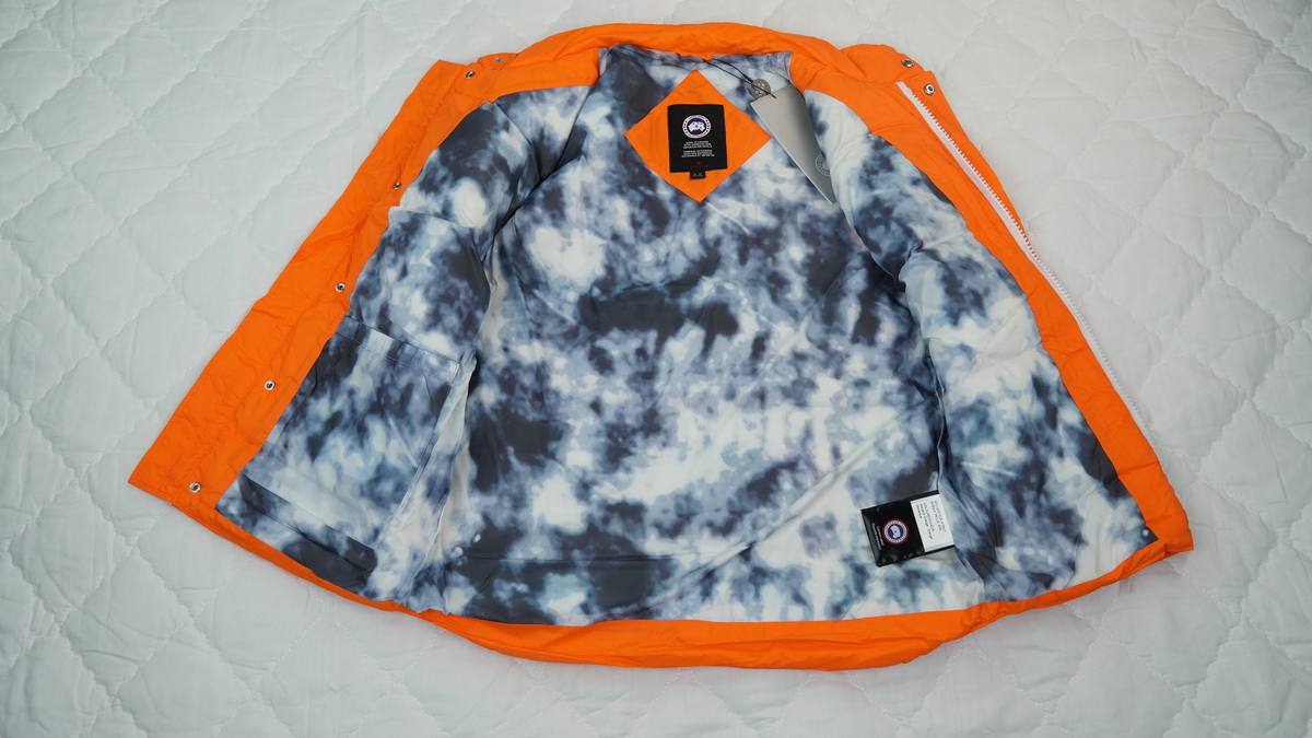 Can*a Go*e outdoor sports down vest orange