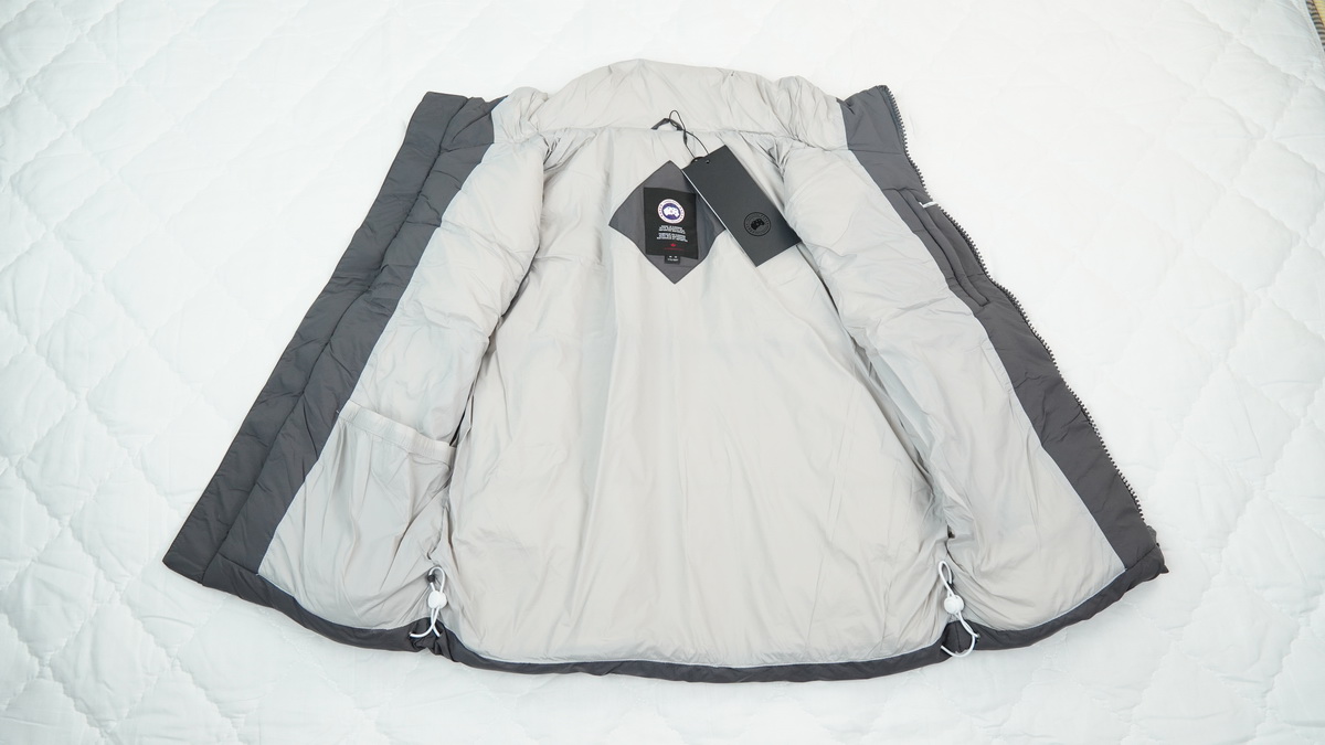 Can*a Go*e outdoor sports down vest white label grey
