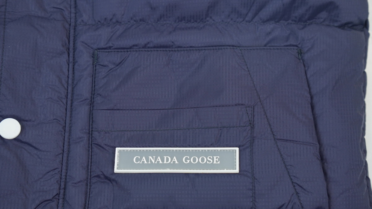 Can*a Go*e outdoor sports down vest glacier navy blue