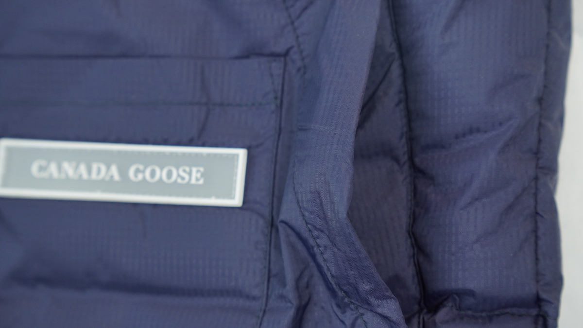 Can*a Go*e outdoor sports down vest glacier navy blue