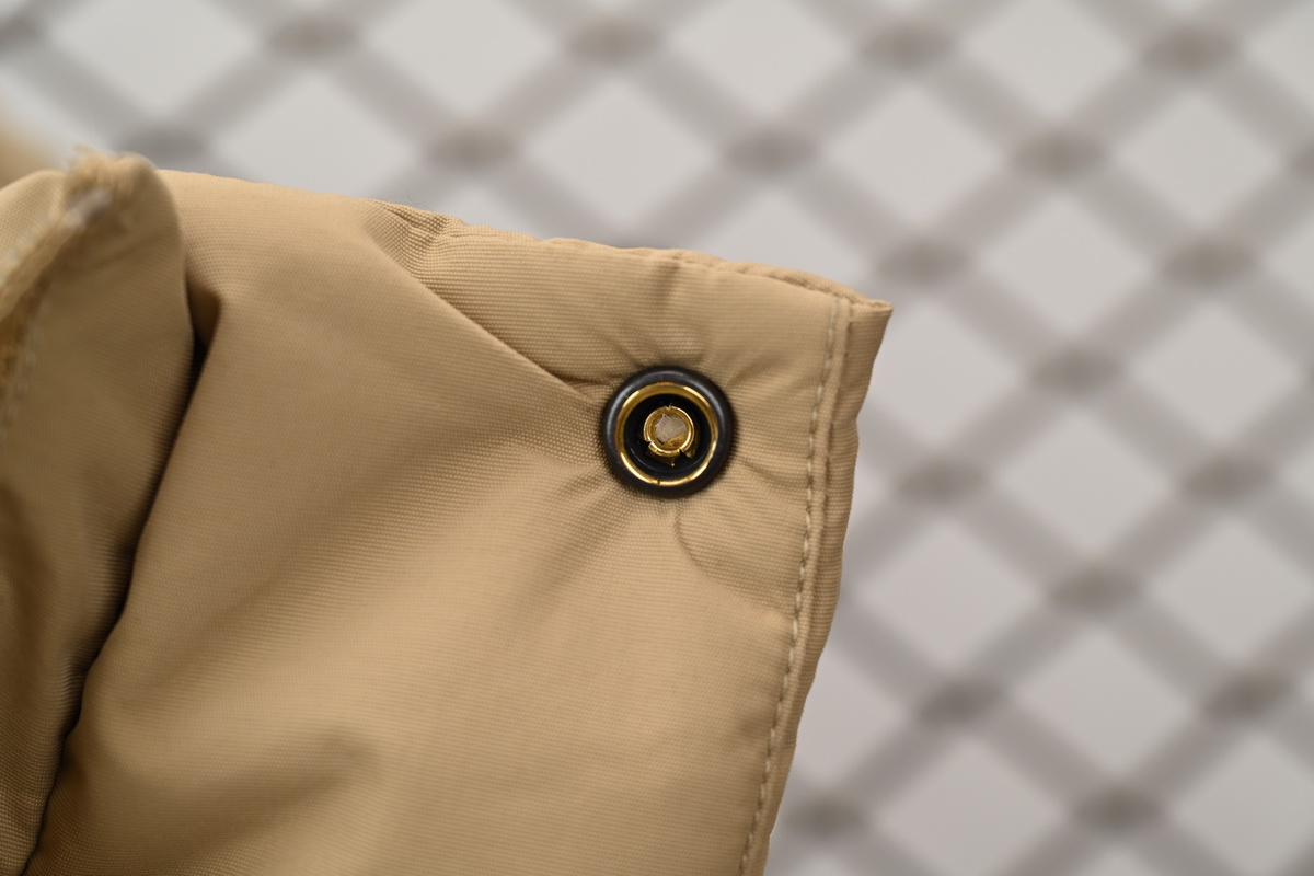 the n0*h F**e 1990 jacket black and army khaki