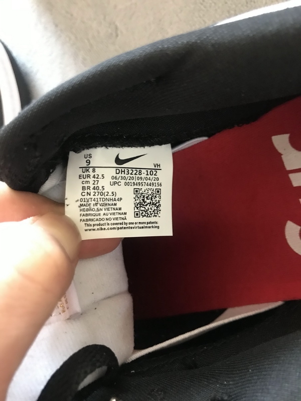 Nike SB Dunk Low Supreme x Nike Black Stars DH3228-102