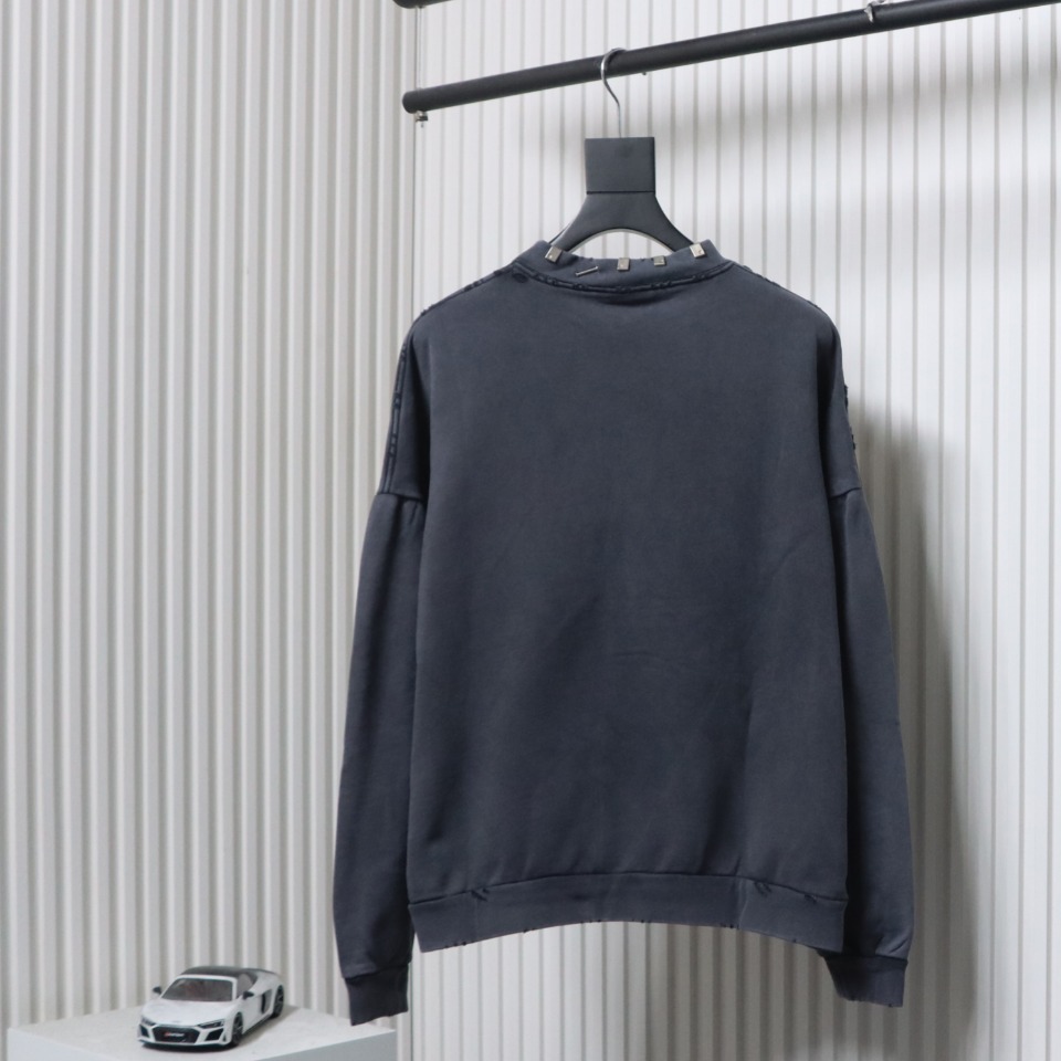 Ba*len*cia*ga 23fw round neck sweatshirt with ring buttons and rivets